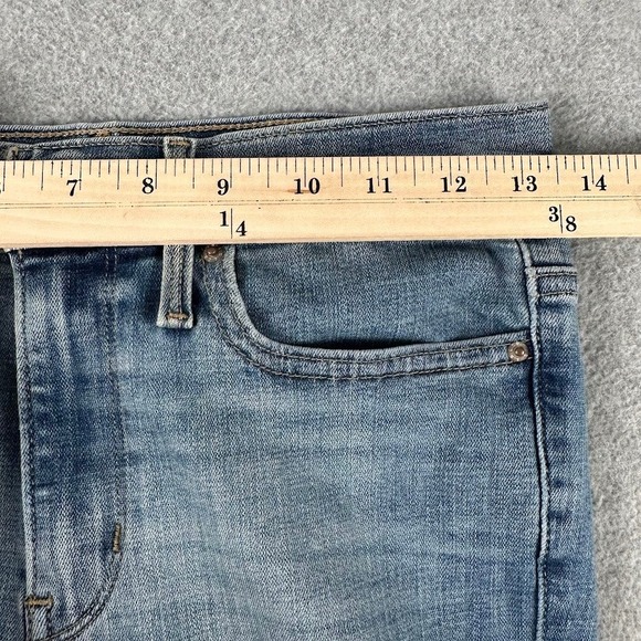 Levi Women Slimming Straight Jeans 27x32 Blue Light Wash Denim Whiskering Rodeo - Picture 5 of 9